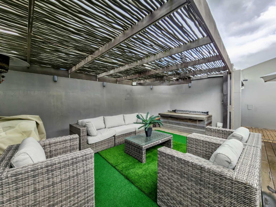 4 Bedroom Property for Sale in Bloubergstrand Western Cape